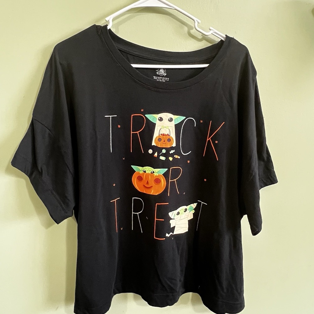 Disney Store Black Star Wars Grogu Trick or Treat‎ Tee for Women Sz XL Crop